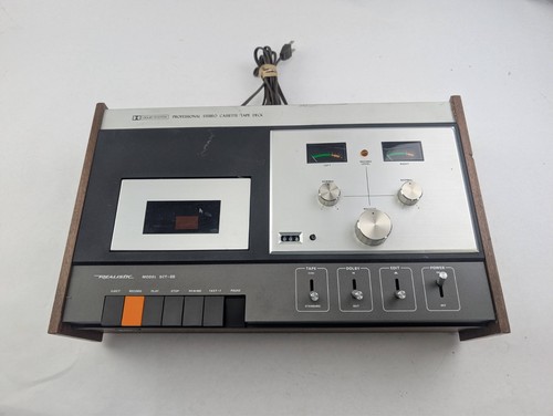 Cassettiera stereo realistica